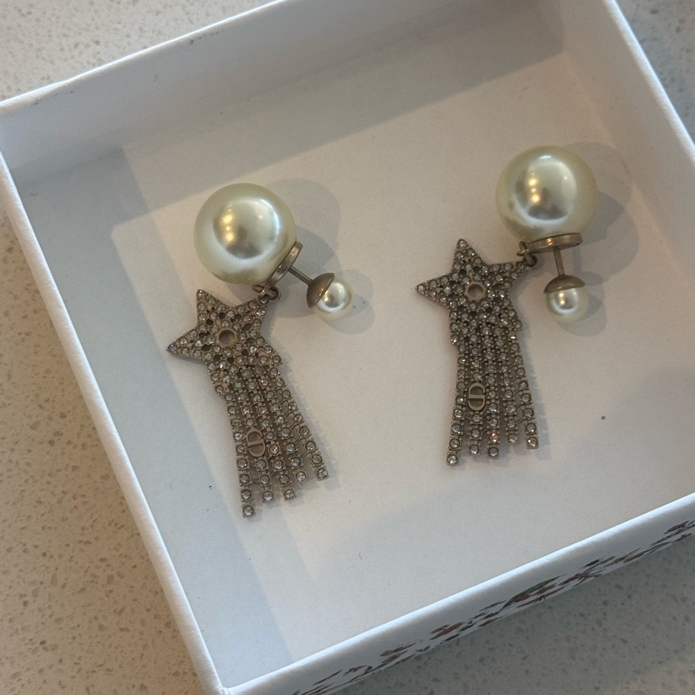 Creamy White Pearl and Metallic Star Tassel Earrings